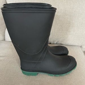 EUC Black Rain boot